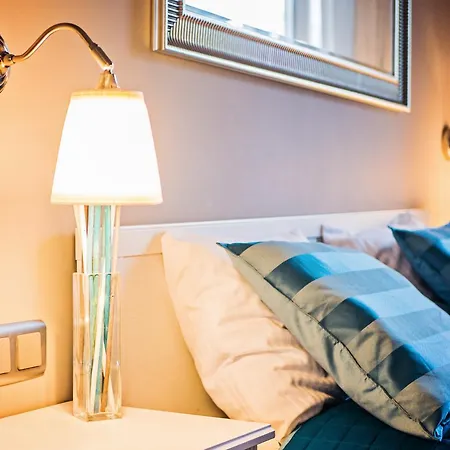 Apartment Homely Place - Parking 7 Poznan