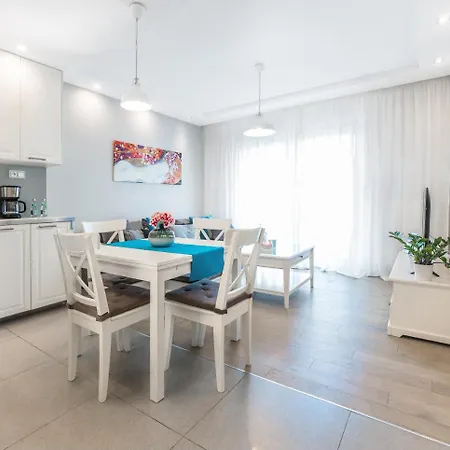 Homely Place - Parking 7 Apartment