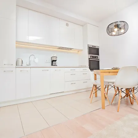 Apartment Homely Place - Parking 7 Poznan