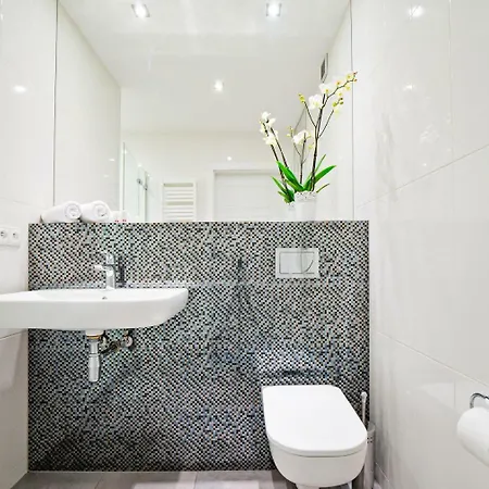 Homely Place - Parking 7 Apartment