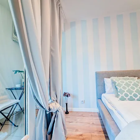 Апартаменты Homely Place - Parking 7 *