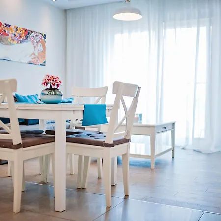 Homely Place - Parking 7 *