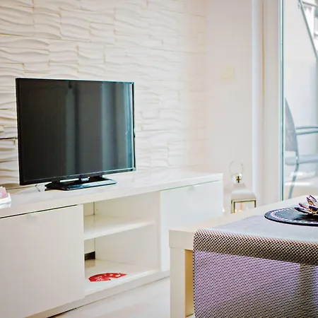 Homely Place - Parking 7 Апартаменты